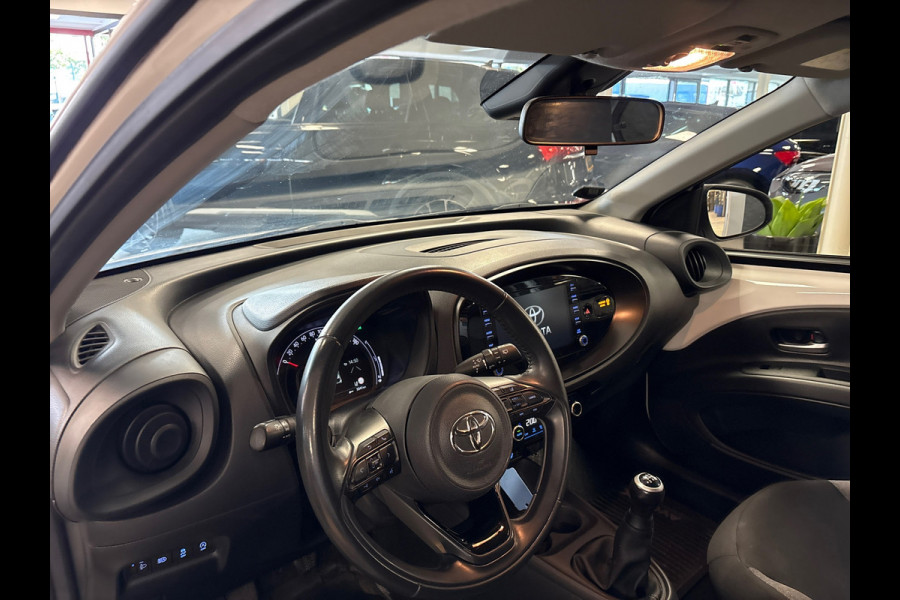 Toyota Aygo X 1.0 VVT-i MT first / apple /stoelverw /cruisec /camera/pdc/clima/boeken
