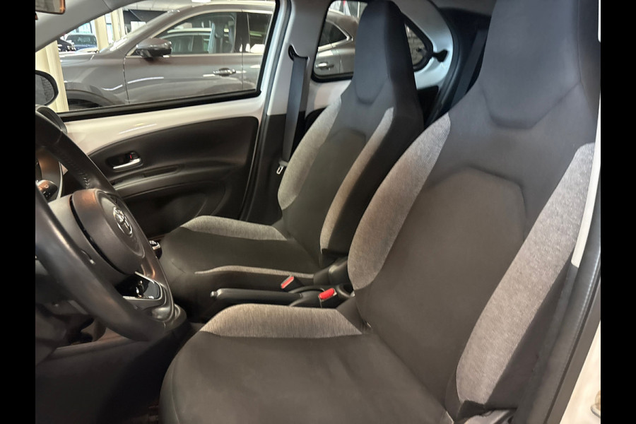 Toyota Aygo X 1.0 VVT-i MT first / apple /stoelverw /cruisec /camera/pdc/clima/boeken