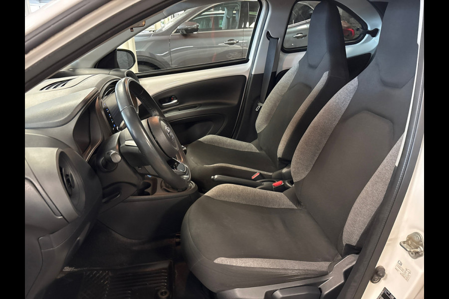 Toyota Aygo X 1.0 VVT-i MT first / apple /stoelverw /cruisec /camera/pdc/clima/boeken