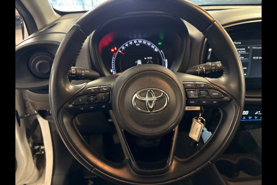 Toyota Aygo X 1.0 VVT-i MT first / apple /stoelverw /cruisec /camera/pdc/clima/boeken