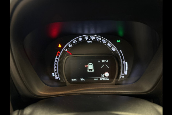 Toyota Aygo X 1.0 VVT-i MT first / apple /stoelverw /cruisec /camera/pdc/clima/boeken