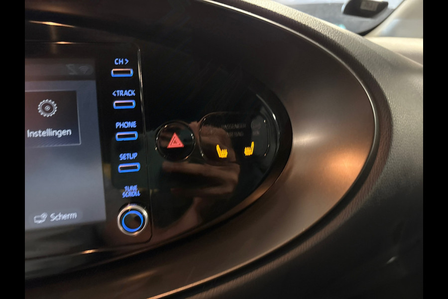 Toyota Aygo X 1.0 VVT-i MT first / apple /stoelverw /cruisec /camera/pdc/clima/boeken