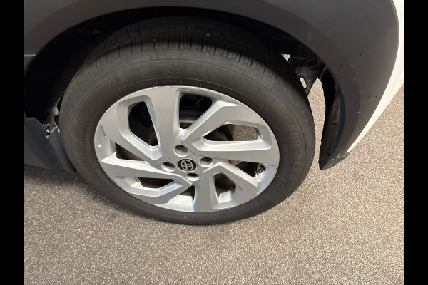 Toyota Aygo X 1.0 VVT-i MT first / apple /stoelverw /cruisec /camera/pdc/clima/boeken