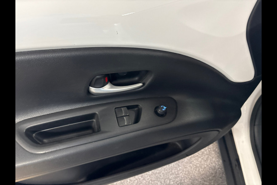 Toyota Aygo X 1.0 VVT-i MT first / apple /stoelverw /cruisec /camera/pdc/clima/boeken