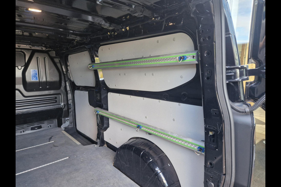 Ford Transit Custom 300 2.0 TDCI L2H1 Trend 19.000 KM | Prof. laadruimte betimmering incl. bindrails | Navigatie | Achteruitrijcamera | Winterpack