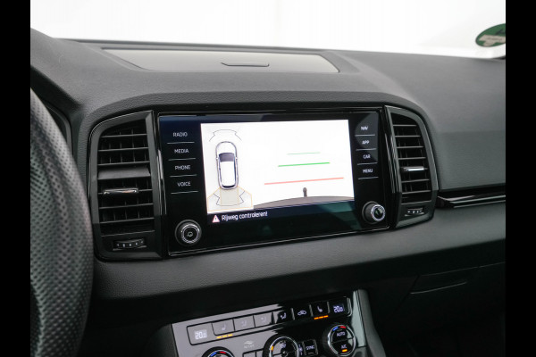 Škoda Karoq 1.5 TSI ACT Sportline Business (INCL-BTW) Aut. *PANO | DIGI-COCKPIT | FULL-LED | ADAPTIVE-CRUISE | HEATED-SPORTSEATS | TOPVIEW |  AMBIENTLIGHT | NAVI-FULLMAP | KEYLESS | DAB+ | TOWBAR | PRIVACYGLASS | 18''ALU*
