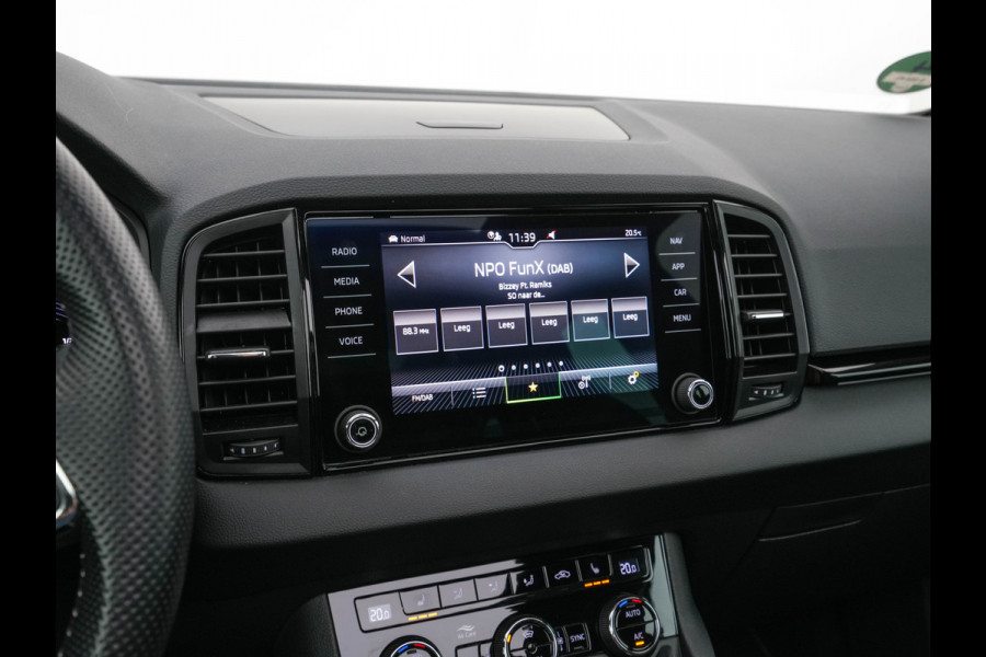 Škoda Karoq 1.5 TSI ACT Sportline Business (INCL-BTW) Aut. *PANO | DIGI-COCKPIT | FULL-LED | ADAPTIVE-CRUISE | HEATED-SPORTSEATS | TOPVIEW |  AMBIENTLIGHT | NAVI-FULLMAP | KEYLESS | DAB+ | TOWBAR | PRIVACYGLASS | 18''ALU*