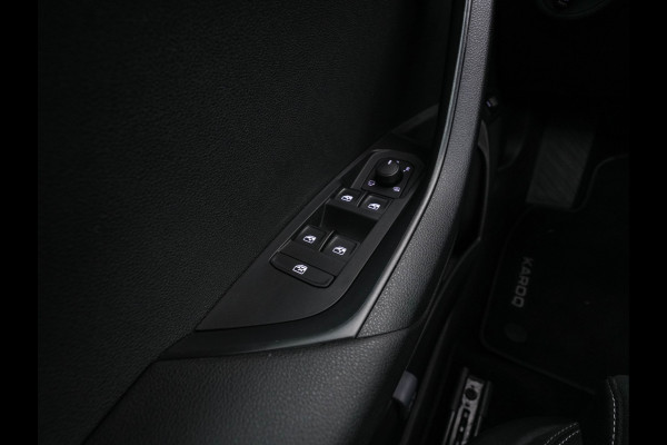 Škoda Karoq 1.5 TSI ACT Sportline Business (INCL-BTW) Aut. *PANO | DIGI-COCKPIT | FULL-LED | ADAPTIVE-CRUISE | HEATED-SPORTSEATS | TOPVIEW |  AMBIENTLIGHT | NAVI-FULLMAP | KEYLESS | DAB+ | TOWBAR | PRIVACYGLASS | 18''ALU*