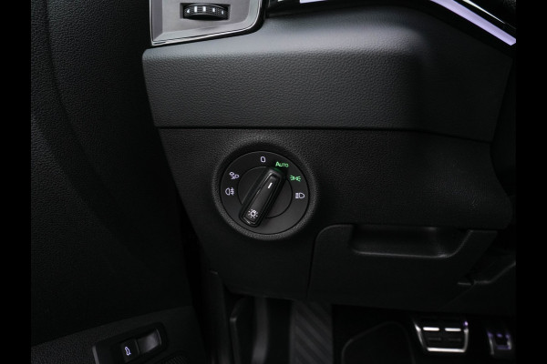 Škoda Karoq 1.5 TSI ACT Sportline Business (INCL-BTW) Aut. *PANO | DIGI-COCKPIT | FULL-LED | ADAPTIVE-CRUISE | HEATED-SPORTSEATS | TOPVIEW |  AMBIENTLIGHT | NAVI-FULLMAP | KEYLESS | DAB+ | TOWBAR | PRIVACYGLASS | 18''ALU*