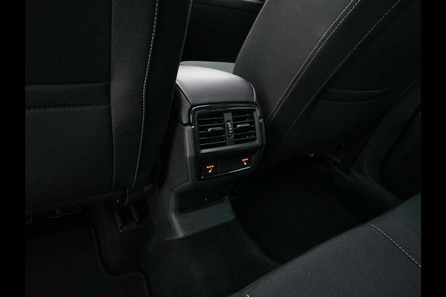 Škoda Karoq 1.5 TSI ACT Sportline Business (INCL-BTW) Aut. *PANO | DIGI-COCKPIT | FULL-LED | ADAPTIVE-CRUISE | HEATED-SPORTSEATS | TOPVIEW |  AMBIENTLIGHT | NAVI-FULLMAP | KEYLESS | DAB+ | TOWBAR | PRIVACYGLASS | 18''ALU*