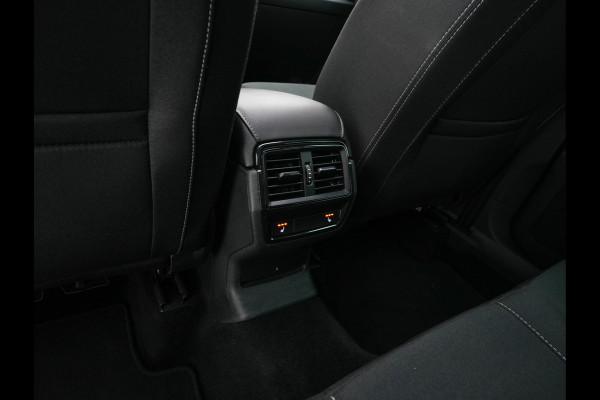 Škoda Karoq 1.5 TSI ACT Sportline Business (INCL-BTW) Aut. *PANO | DIGI-COCKPIT | FULL-LED | ADAPTIVE-CRUISE | HEATED-SPORTSEATS | TOPVIEW |  AMBIENTLIGHT | NAVI-FULLMAP | KEYLESS | DAB+ | TOWBAR | PRIVACYGLASS | 18''ALU*