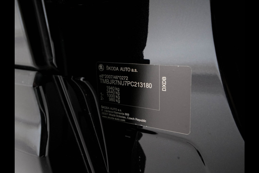 Škoda Karoq 1.5 TSI ACT Sportline Business (INCL-BTW) Aut. *PANO | DIGI-COCKPIT | FULL-LED | ADAPTIVE-CRUISE | HEATED-SPORTSEATS | TOPVIEW |  AMBIENTLIGHT | NAVI-FULLMAP | KEYLESS | DAB+ | TOWBAR | PRIVACYGLASS | 18''ALU*