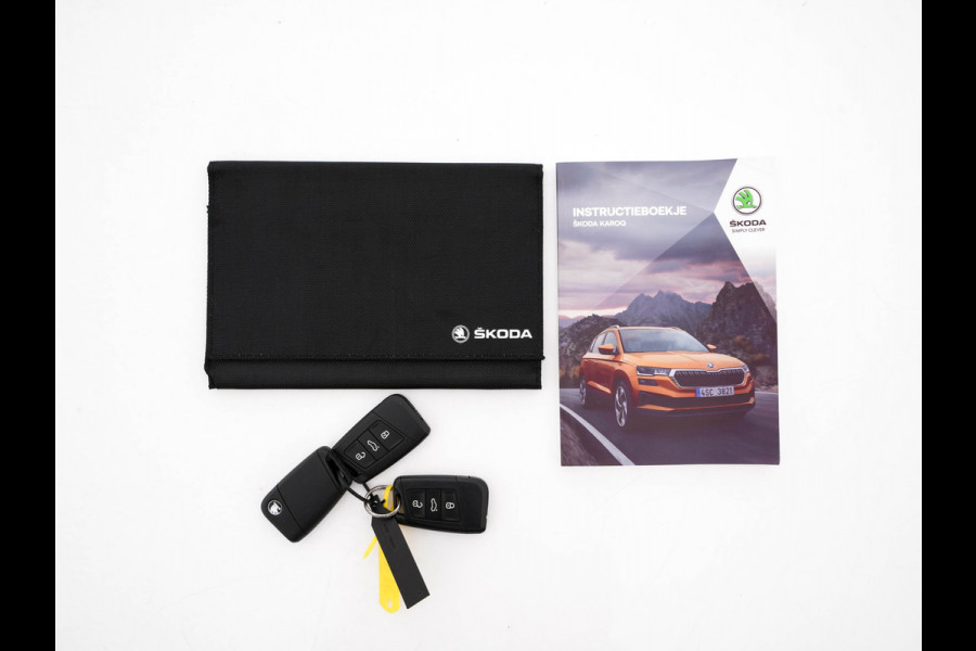 Škoda Karoq 1.5 TSI ACT Sportline Business (INCL-BTW) Aut. *PANO | DIGI-COCKPIT | FULL-LED | ADAPTIVE-CRUISE | HEATED-SPORTSEATS | TOPVIEW |  AMBIENTLIGHT | NAVI-FULLMAP | KEYLESS | DAB+ | TOWBAR | PRIVACYGLASS | 18''ALU*