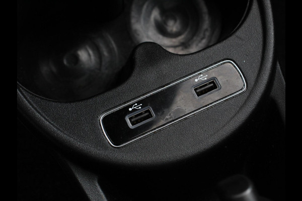 Fiat 500 1.0 Hybrid Dolcevita Finale Panorama dak Climate Control Cruise Control Navigatie Apple Carplay/Android Auto Dab Digitale Cockpit Parkeer Sensoren Lichtmetalen Velgen Led