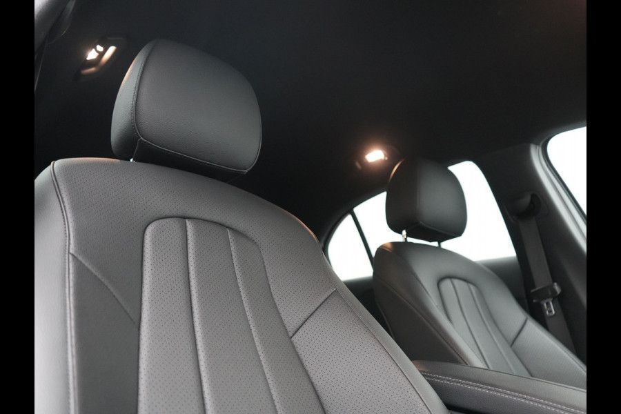 Mercedes-Benz A-Klasse 250 e Progressive PHEV 218pk Dealer O.H. | Camera | Lederen Sportstoelen Ventilatie & Verwarmd | Burmester Audio | Blis | Sfeerverlichting | Apple Carplay | LED Koplampen | Cruise Control | Navigatie | DAB | 19"L.M | Plug In Hybrid