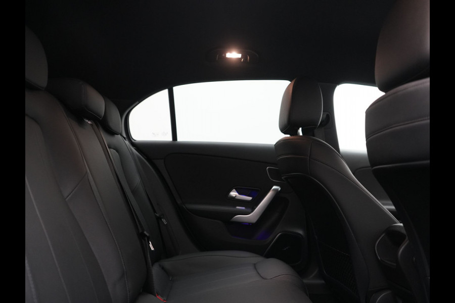 Mercedes-Benz A-Klasse 250 e Progressive PHEV 218pk Dealer O.H. | Camera | Lederen Sportstoelen Ventilatie & Verwarmd | Burmester Audio | Blis | Sfeerverlichting | Apple Carplay | LED Koplampen | Cruise Control | Navigatie | DAB | 19"L.M | Plug In Hybrid