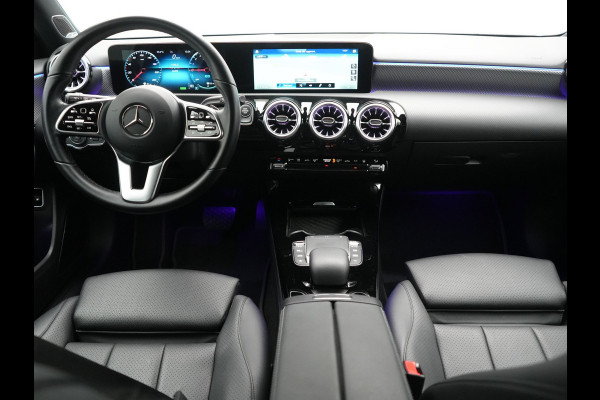 Mercedes-Benz A-Klasse 250 e Progressive PHEV 218pk Dealer O.H. | Camera | Lederen Sportstoelen Ventilatie & Verwarmd | Burmester Audio | Blis | Sfeerverlichting | Apple Carplay | LED Koplampen | Cruise Control | Navigatie | DAB | 19"L.M | Plug In Hybrid
