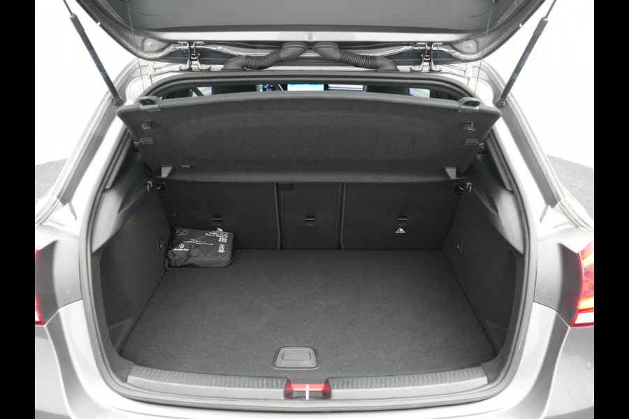 Mercedes-Benz A-Klasse 250 e Progressive PHEV 218pk Dealer O.H. | Camera | Lederen Sportstoelen Ventilatie & Verwarmd | Burmester Audio | Blis | Sfeerverlichting | Apple Carplay | LED Koplampen | Cruise Control | Navigatie | DAB | 19"L.M | Plug In Hybrid
