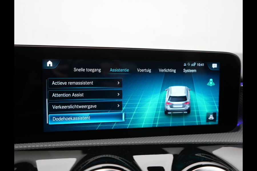 Mercedes-Benz A-Klasse 250 e Progressive PHEV 218pk Dealer O.H. | Camera | Lederen Sportstoelen Ventilatie & Verwarmd | Burmester Audio | Blis | Sfeerverlichting | Apple Carplay | LED Koplampen | Cruise Control | Navigatie | DAB | 19"L.M | Plug In Hybrid
