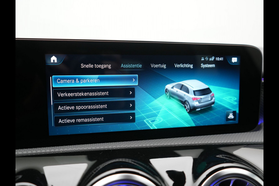 Mercedes-Benz A-Klasse 250 e Progressive PHEV 218pk Dealer O.H. | Camera | Lederen Sportstoelen Ventilatie & Verwarmd | Burmester Audio | Blis | Sfeerverlichting | Apple Carplay | LED Koplampen | Cruise Control | Navigatie | DAB | 19"L.M | Plug In Hybrid