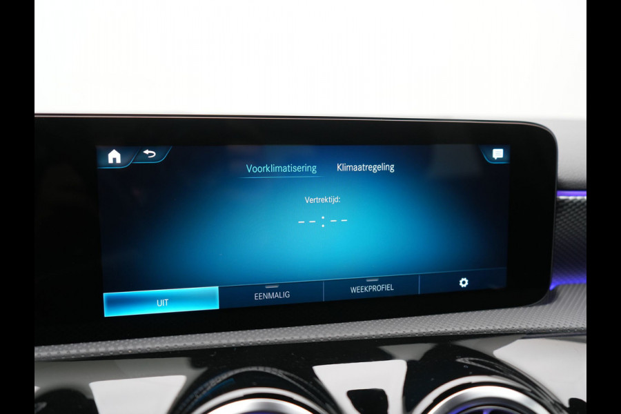 Mercedes-Benz A-Klasse 250 e Progressive PHEV 218pk Dealer O.H. | Camera | Lederen Sportstoelen Ventilatie & Verwarmd | Burmester Audio | Blis | Sfeerverlichting | Apple Carplay | LED Koplampen | Cruise Control | Navigatie | DAB | 19"L.M | Plug In Hybrid
