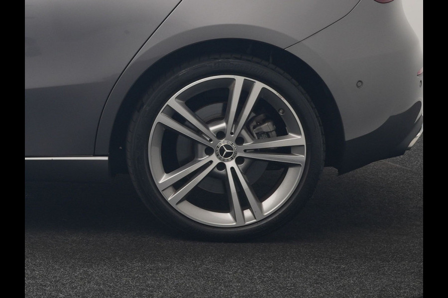 Mercedes-Benz A-Klasse 250 e Progressive PHEV 218pk Dealer O.H. | Camera | Lederen Sportstoelen Ventilatie & Verwarmd | Burmester Audio | Blis | Sfeerverlichting | Apple Carplay | LED Koplampen | Cruise Control | Navigatie | DAB | 19"L.M | Plug In Hybrid