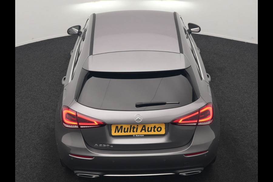 Mercedes-Benz A-Klasse 250 e Progressive PHEV 218pk Dealer O.H. | Camera | Lederen Sportstoelen Ventilatie & Verwarmd | Burmester Audio | Blis | Sfeerverlichting | Apple Carplay | LED Koplampen | Cruise Control | Navigatie | DAB | 19"L.M | Plug In Hybrid