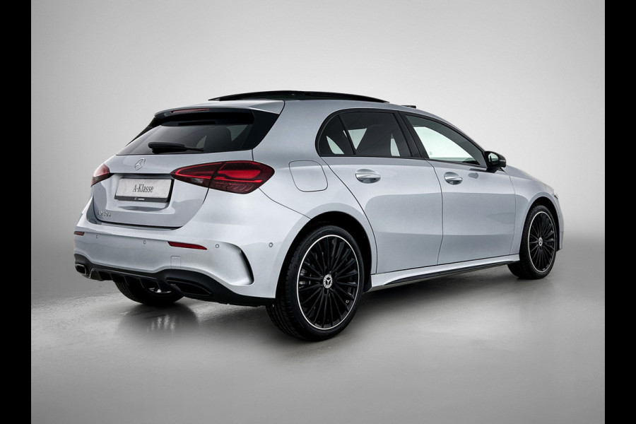 Mercedes-Benz A-Klasse 250 e 140 Year Edition | Premium Plus | Parkeerpakket | Panoramaschuifdak | 360° camera | Burmester surround sound system | 19 inch multispaaks lichtmetalen AMG-velgen |