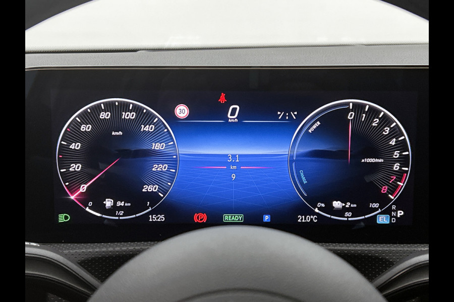Mercedes-Benz A-Klasse 250 e 140 Year Edition | Premium Plus | Parkeerpakket | Panoramaschuifdak | 360° camera | Burmester surround sound system | 19 inch multispaaks lichtmetalen AMG-velgen |