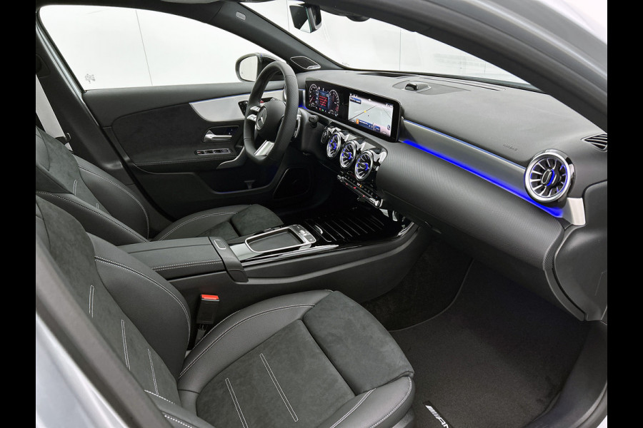 Mercedes-Benz A-Klasse 250 e 140 Year Edition | Premium Plus | Parkeerpakket | Panoramaschuifdak | 360° camera | Burmester surround sound system | 19 inch multispaaks lichtmetalen AMG-velgen |