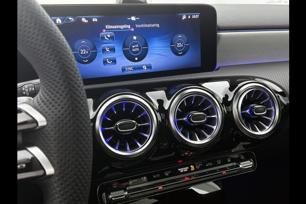 Mercedes-Benz A-Klasse 250 e 140 Year Edition | Premium Plus | Parkeerpakket | Panoramaschuifdak | 360° camera | Burmester surround sound system | 19 inch multispaaks lichtmetalen AMG-velgen |