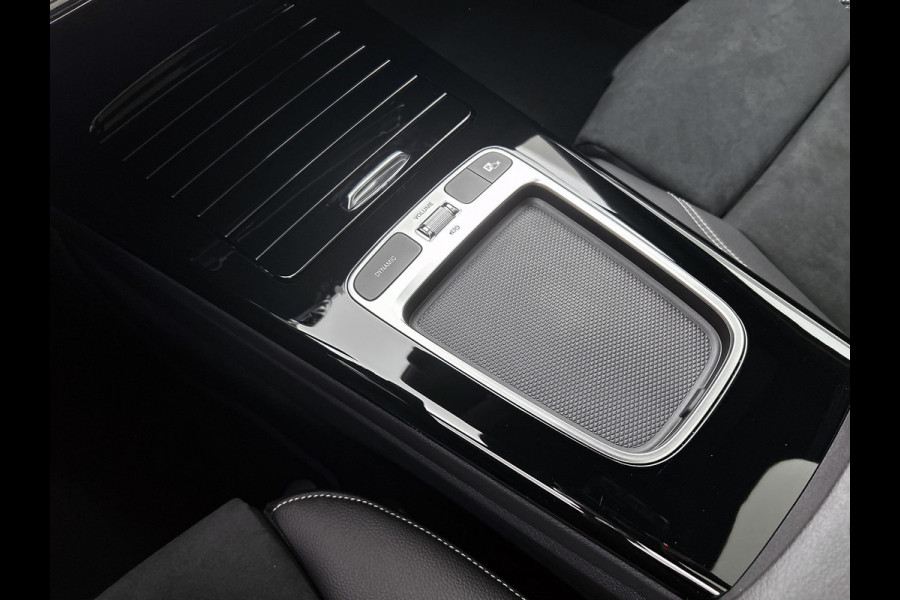 Mercedes-Benz A-Klasse 250 e 140 Year Edition | Premium Plus | Parkeerpakket | Panoramaschuifdak | 360° camera | Burmester surround sound system | 19 inch multispaaks lichtmetalen AMG-velgen |