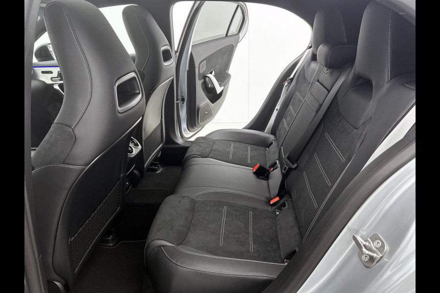 Mercedes-Benz A-Klasse 250 e 140 Year Edition | Premium Plus | Parkeerpakket | Panoramaschuifdak | 360° camera | Burmester surround sound system | 19 inch multispaaks lichtmetalen AMG-velgen |