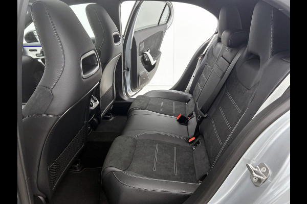 Mercedes-Benz A-Klasse 250 e 140 Year Edition | Premium Plus | Parkeerpakket | Panoramaschuifdak | 360° camera | Burmester surround sound system | 19 inch multispaaks lichtmetalen AMG-velgen |