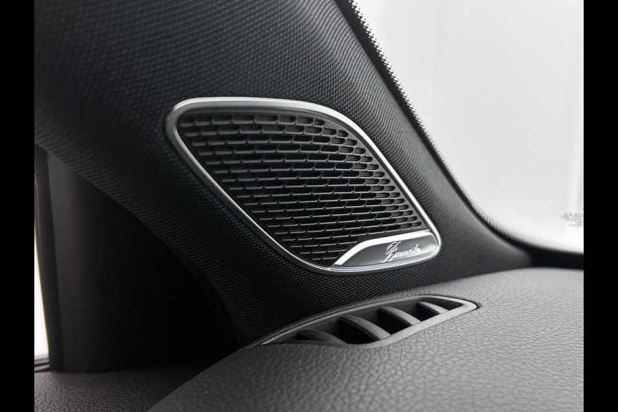 Mercedes-Benz A-Klasse 250 e 140 Year Edition | Premium Plus | Parkeerpakket | Panoramaschuifdak | 360° camera | Burmester surround sound system | 19 inch multispaaks lichtmetalen AMG-velgen |