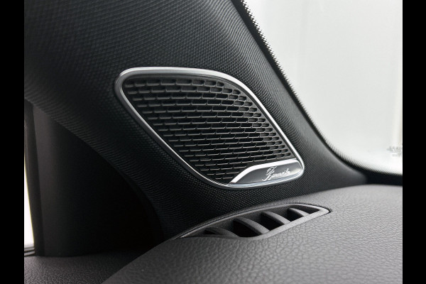 Mercedes-Benz A-Klasse 250 e 140 Year Edition | Premium Plus | Parkeerpakket | Panoramaschuifdak | 360° camera | Burmester surround sound system | 19 inch multispaaks lichtmetalen AMG-velgen |