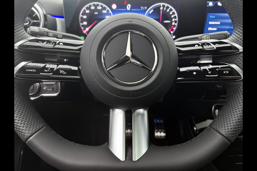 Mercedes-Benz A-Klasse 250 e 140 Year Edition | Premium Plus | Parkeerpakket | Panoramaschuifdak | 360° camera | Burmester surround sound system | 19 inch multispaaks lichtmetalen AMG-velgen |