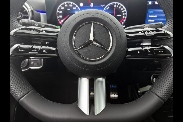 Mercedes-Benz A-Klasse 250 e 140 Year Edition | Premium Plus | Parkeerpakket | Panoramaschuifdak | 360° camera | Burmester surround sound system | 19 inch multispaaks lichtmetalen AMG-velgen |