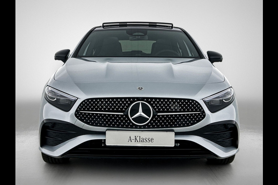 Mercedes-Benz A-Klasse 250 e 140 Year Edition | Premium Plus | Parkeerpakket | Panoramaschuifdak | 360° camera | Burmester surround sound system | 19 inch multispaaks lichtmetalen AMG-velgen |