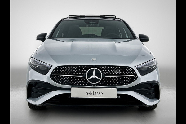 Mercedes-Benz A-Klasse 250 e 140 Year Edition | Premium Plus | Parkeerpakket | Panoramaschuifdak | 360° camera | Burmester surround sound system | 19 inch multispaaks lichtmetalen AMG-velgen |