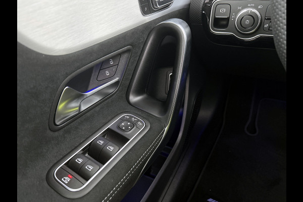 Mercedes-Benz A-Klasse 250 e 140 Year Edition | Premium Plus | Parkeerpakket | Panoramaschuifdak | 360° camera | Burmester surround sound system | 19 inch multispaaks lichtmetalen AMG-velgen |