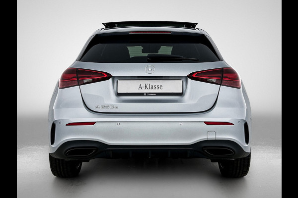 Mercedes-Benz A-Klasse 250 e 140 Year Edition | Premium Plus | Parkeerpakket | Panoramaschuifdak | 360° camera | Burmester surround sound system | 19 inch multispaaks lichtmetalen AMG-velgen |