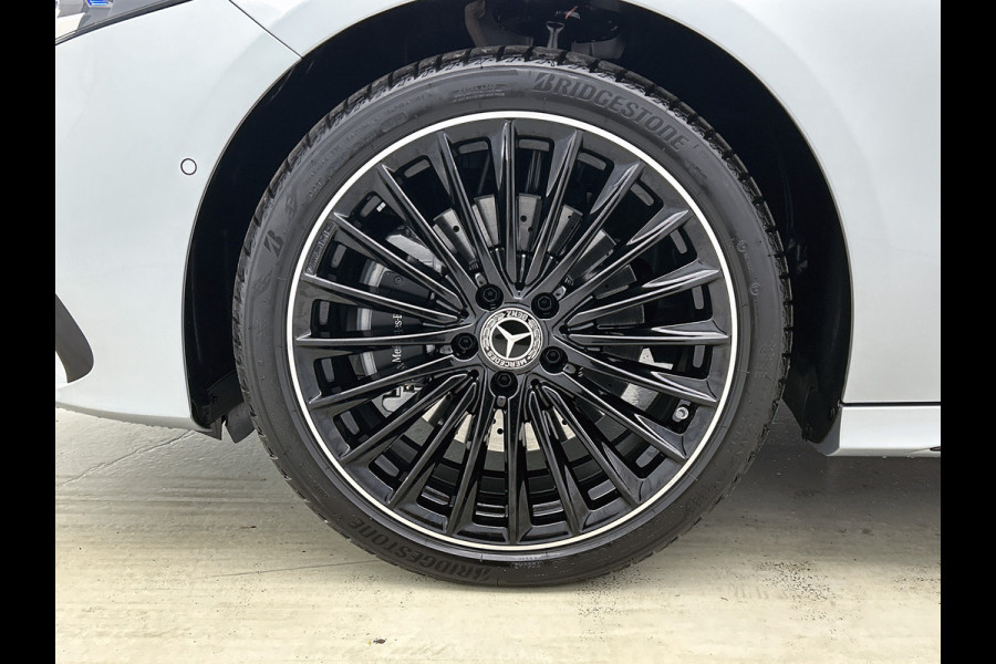 Mercedes-Benz A-Klasse 250 e 140 Year Edition | Premium Plus | Parkeerpakket | Panoramaschuifdak | 360° camera | Burmester surround sound system | 19 inch multispaaks lichtmetalen AMG-velgen |