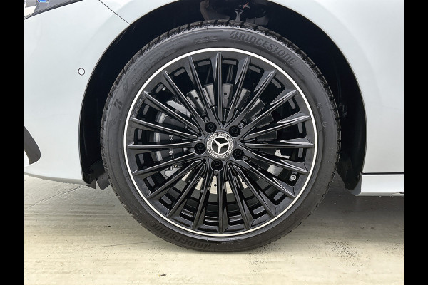 Mercedes-Benz A-Klasse 250 e 140 Year Edition | Premium Plus | Parkeerpakket | Panoramaschuifdak | 360° camera | Burmester surround sound system | 19 inch multispaaks lichtmetalen AMG-velgen |