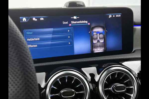 Mercedes-Benz A-Klasse 250 e 140 Year Edition | Premium Plus | Parkeerpakket | Panoramaschuifdak | 360° camera | Burmester surround sound system | 19 inch multispaaks lichtmetalen AMG-velgen |