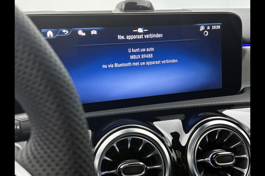 Mercedes-Benz A-Klasse 250 e 140 Year Edition | Premium Plus | Parkeerpakket | Panoramaschuifdak | 360° camera | Burmester surround sound system | 19 inch multispaaks lichtmetalen AMG-velgen |