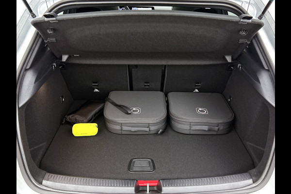 Mercedes-Benz A-Klasse 250 e 140 Year Edition | Premium Plus | Parkeerpakket | Panoramaschuifdak | 360° camera | Burmester surround sound system | 19 inch multispaaks lichtmetalen AMG-velgen |