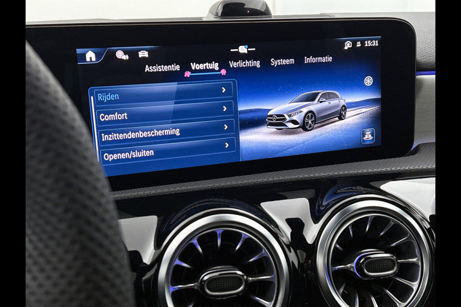 Mercedes-Benz A-Klasse 250 e 140 Year Edition | Premium Plus | Parkeerpakket | Panoramaschuifdak | 360° camera | Burmester surround sound system | 19 inch multispaaks lichtmetalen AMG-velgen |