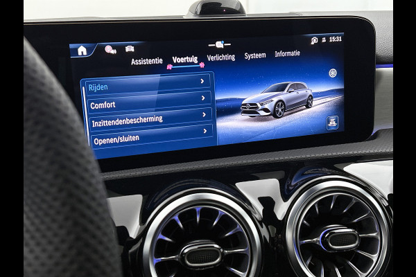 Mercedes-Benz A-Klasse 250 e 140 Year Edition | Premium Plus | Parkeerpakket | Panoramaschuifdak | 360° camera | Burmester surround sound system | 19 inch multispaaks lichtmetalen AMG-velgen |