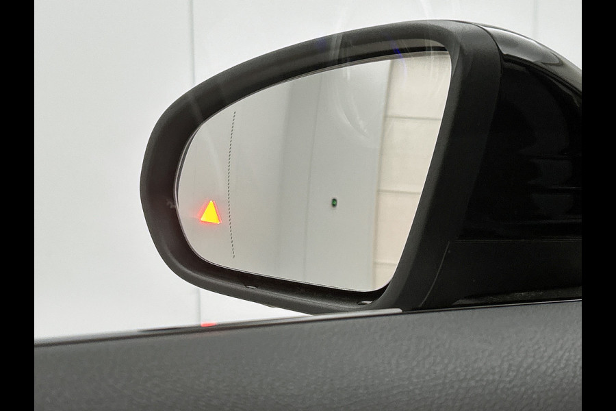 Mercedes-Benz A-Klasse 250 e 140 Year Edition | Premium Plus | Parkeerpakket | Panoramaschuifdak | 360° camera | Burmester surround sound system | 19 inch multispaaks lichtmetalen AMG-velgen |